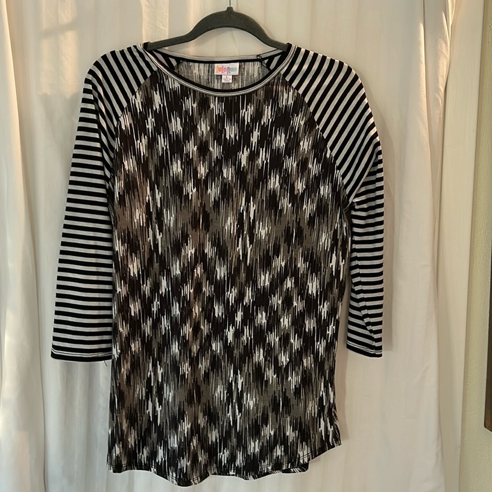LulaRoe Randy Tee